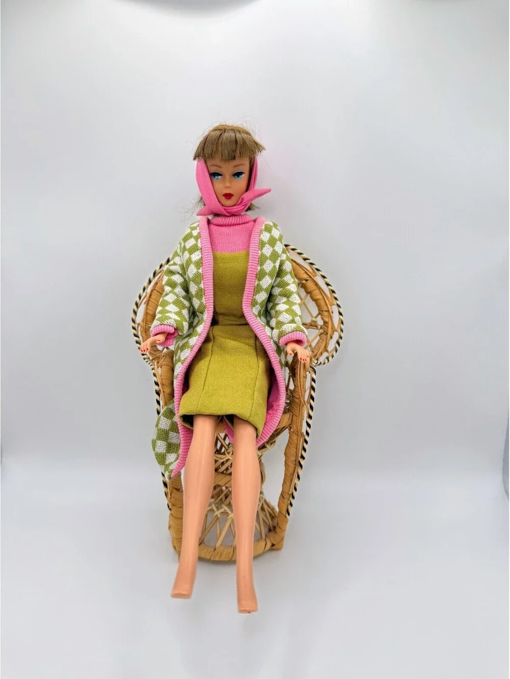 1:6 Scale Vintage Miniature Wicker Peacock Chair Rattan Doll Furniture 90s